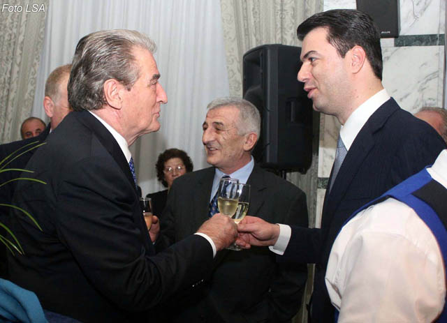 VETTINGU NË POLITIKË/ Berisha bën propozimin “gjenial”: Rama të ma bëjë mua e unë atij!
