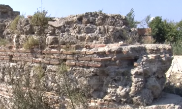 “Muri i Portës”/ Monumenti 7 km nga Durrësi por i mbetur jashtë vëmendjes (VIDEO)
