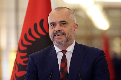 FESTIVALI MBARËKOMBËTAR/ Kryeministri Rama fton të gjithë dashamirët e teatrit (VIDEO)