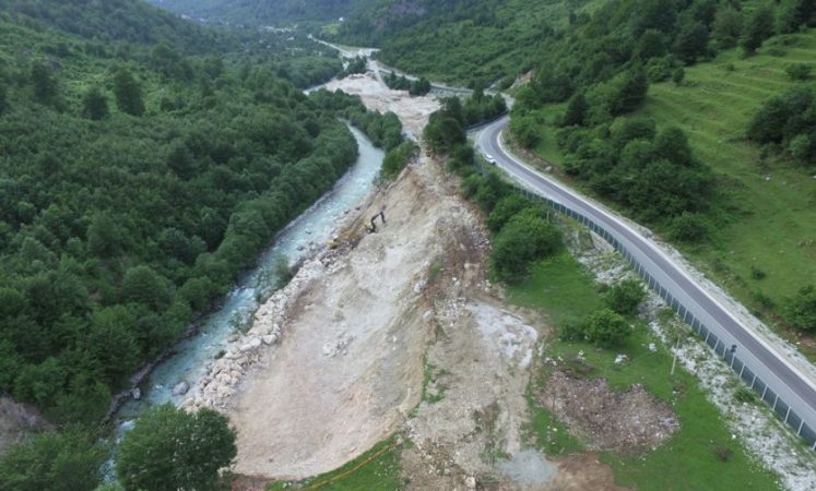 NDËRTIMI I HEC-eve NË VALBONË/ Bie kërkesa për ndalimin e punimeve
