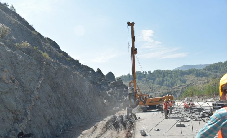INVESTIMET NË INFRASTRUKTURË/ Fillon ndërhyrja për eleminimin e rrëshqitjes në Kërrabë-Elbasan
