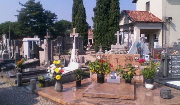 JETONTE PREJ VITESH NË SHTETIN FQINJ/ Gjendet i vdekur në varreza shqiptari në Itali