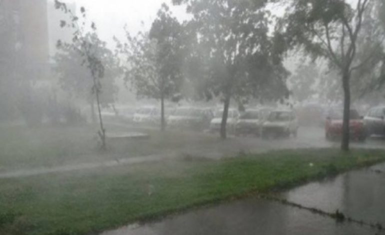 “SURPRIZON” MOTI/ Kukësi përfshihet nga një stuhi e fuqishme, ndërpritet dhe…