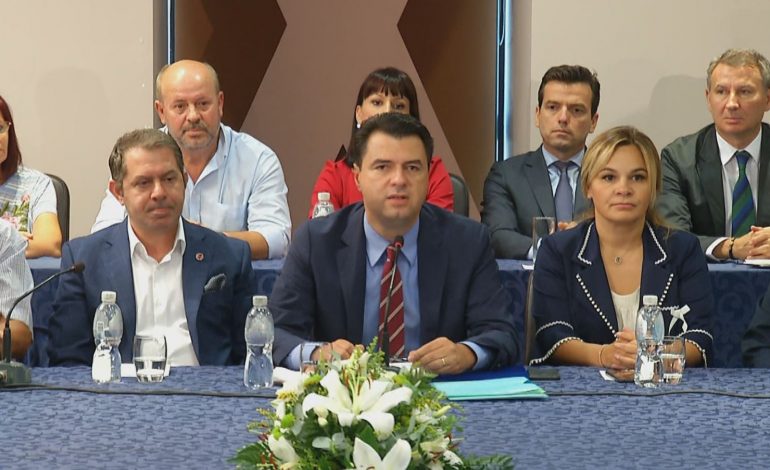 MBLEDHJA NË VLORË/ Basha akuzon Ramën: Ligji për Teatrin, akt i paprecedent