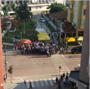 Balla, IRONI me Bashën: Protesta “madhështore” e Lulit sot në Elbasan…