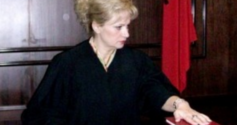 “SITA” E VETTINGUT”: Përjashtohet për 15 vite nga sistemi i drejtësisë ish gjykatësja Mirela Fana