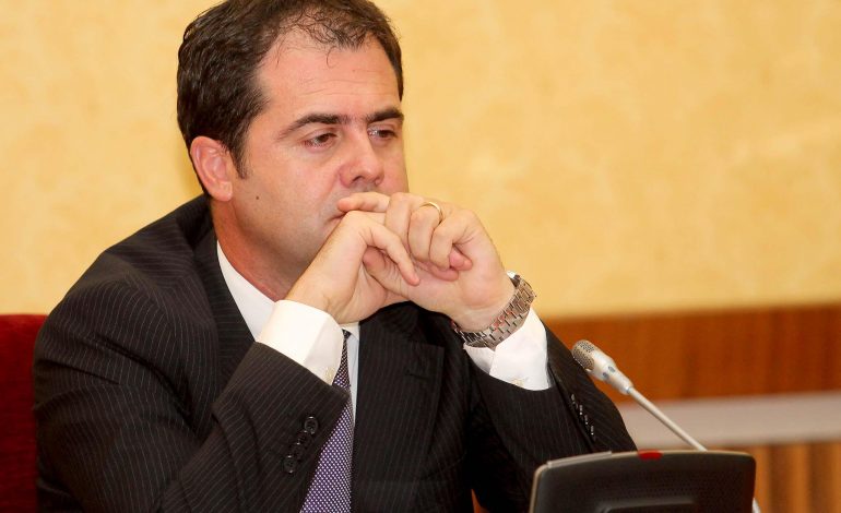 “DEPUTETËT MIQ SHTËPIE ME KRIMINELË”/ Bylykbashi tregon si do pastrohet politika nga vetingu