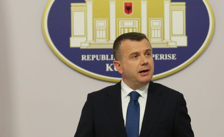 AKUZAT PËR PËRDHUNIM/ Balla: Inskenime të turpshme ndaj zyrtarëve të PS