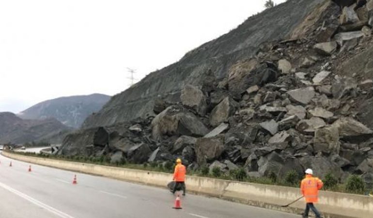 RRËSHQITJA E DHERAVE/ Stabilizim në rrugën Tiranë-Elbasan, do të kushtojë 3 milionë euro