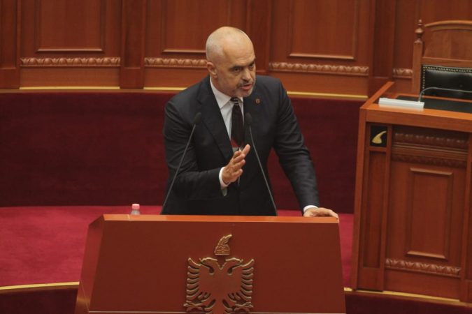 ZBULOHET SKANDALI/ Lulzim Basha firmosi privatizimin e Teatrit të Metropolit në vitin 2013
