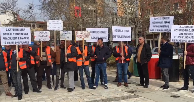 BYPASS I FIERIT DHE VLORËS/ 600 punonjës në protestë për pagesat: Do futemi në grevë
