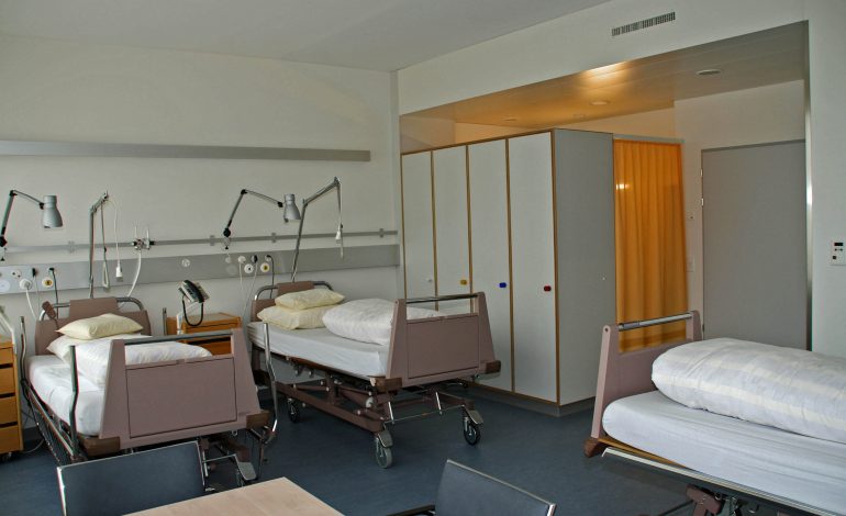 VDEKJA E FOSHNJËS NË DURRËS/ Flet mjekja: Ja sëmundja e rrallë, kishte thyerje të …
