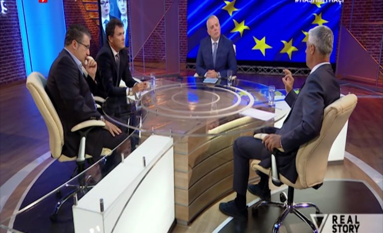 MARRËVESHJA E KUFIJVE/ Debat i fortë mes Thaçit dhe gazetarëve: Çfarë do t’i jepni Serbisë