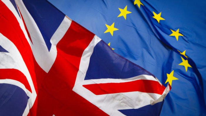 SONDAZHI/ Pendohen britanikët, 2.6 milionë votues ndryshojnë qëndrimin mbi Brexit