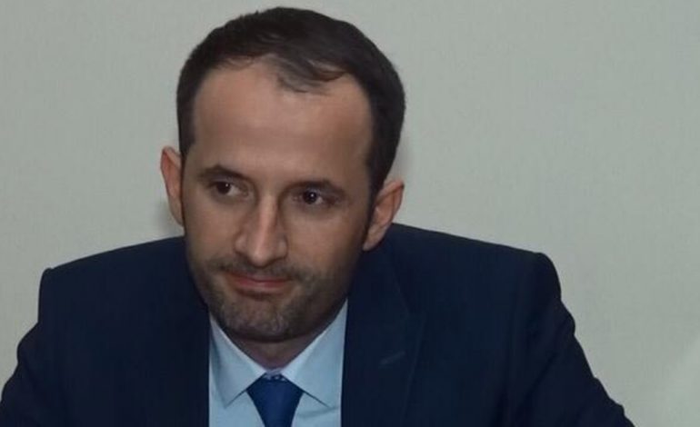 ZBARDHET VENDIMI I GJYKATËS/ Pse u arrestua kreu i Hipotekës dhe punonjësja
