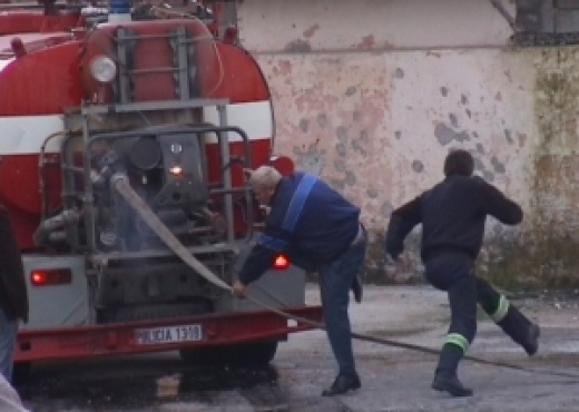 SITUATA E ZJARREVE NË VEND/ Akademia e Sigurisë kërkon rimbushjen e fikseve te zjarrit, por “harron” diçka (FOTO)