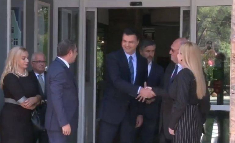 LA QEVERINË DHE KALOI ME PD/ Shpëtim Idrizi SHIJON drekën me Lulzim Bashën dhe… (DETAJE)
