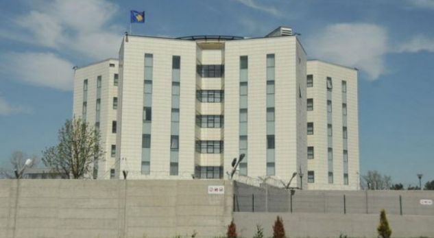 TRAGJIKE NË PRISHTINË/ Qëllohet për VDEKJE punëtori i SIGURIMIT. Agresori iu drejtua me pistoletë dhe…