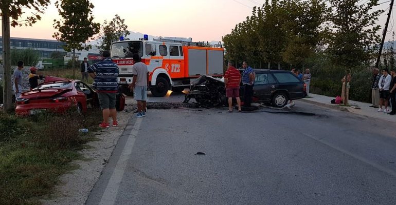 AKSIDENT I RËNDË NË BERAT/ Përplasen dy makina. Katër të plagosur, njëri në gjendje kritike