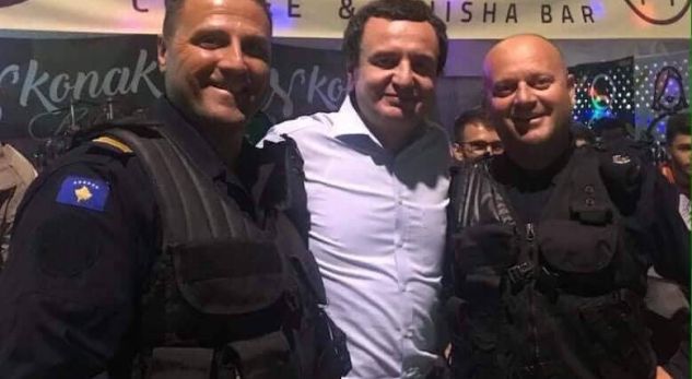 “I RELAKSUAR”/ Albin Kurti fotografohet me policët e Kosovës