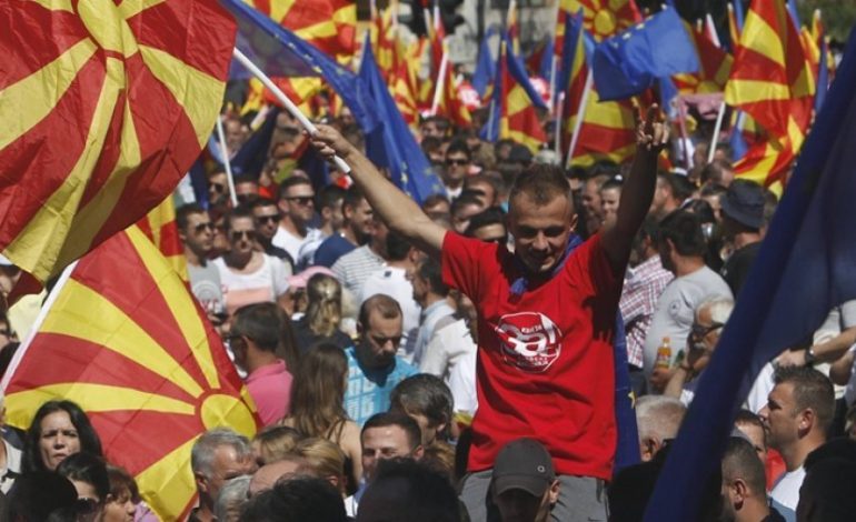 SONDAZHI PËR REFERENDUMIN/ Maqedonasit i thonë “PO” NATO-s dhe BE pa ndryshuar emrin