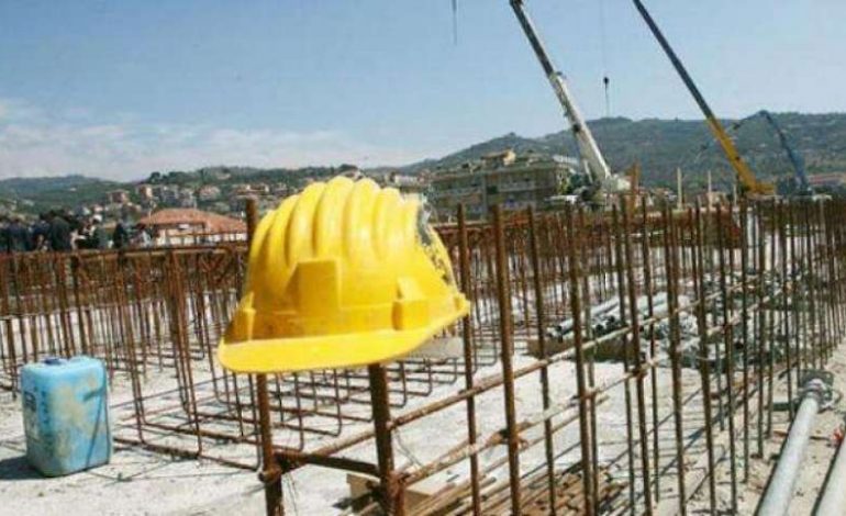 AKSIDENTET NË PUNË/ Dy persona bien nga lartësitë. 46 dhe 43 vjeçari ndodhen në…