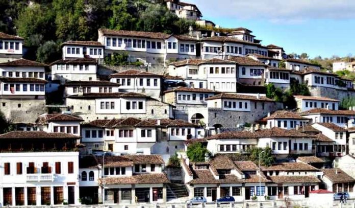 ZHVILLIMI I TURIZMIT NË SHQIPËRI/ Berati qyteti me 100 mijë turistë brenda vitit 2018