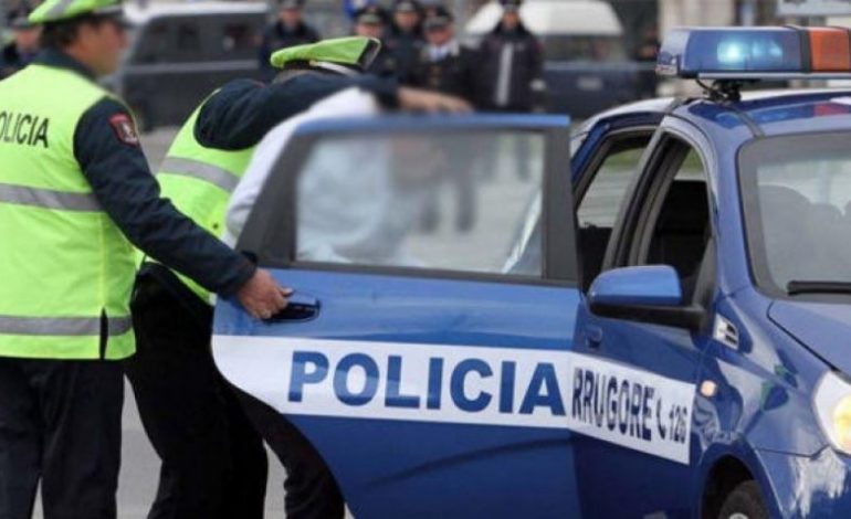 “ME ARMË ZJARRI DHE PLUMBA NË ÇANTË”/ Kapet 25 vjeçari në kryeqytet (EMRI)