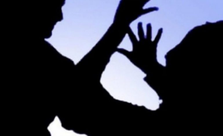 NDODH NË POGRADEC/ Dhëndri bën vjehrrin për spital. 26 vjeçari e ka GODITUR derisa…