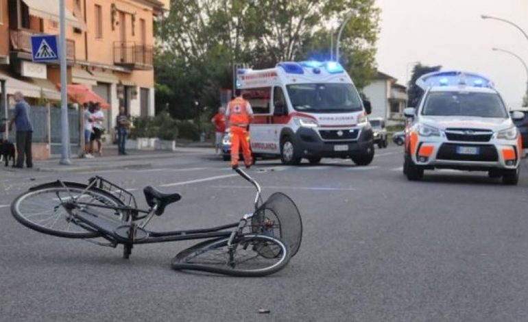 PËRPLASET NGA MAKINA/ Shqiptarja në gjendje kritike për jetën. Po ecte tek…