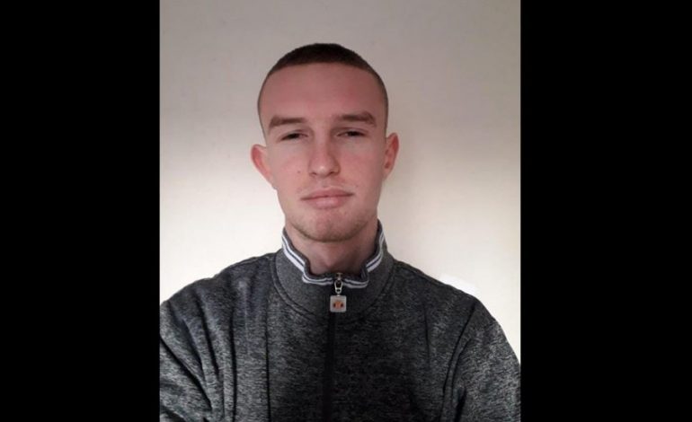 PREJ DY MUAJSH I ZHDUKUR/ Erlind Gjana, 16 vjeçari SHQIPTAR që po alarmon policinë britanike. Dyshohet se…