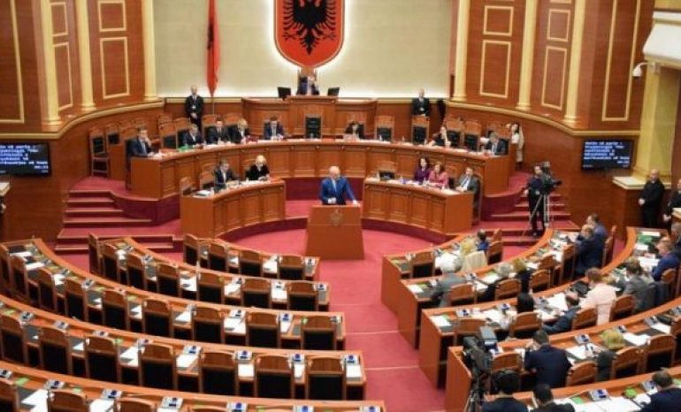 DEKRETI I PRESIDENTIT/ Votohet me 75 vota pro ligji për Teatrin
