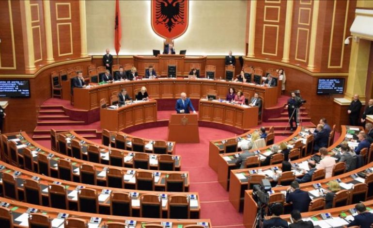 DY SEANCA NË NJË DITË/ Opozita në Elbasan, mazhoranca në parlament. Ja çfarë pritet të diskutojnë