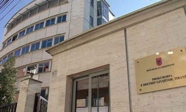 “PLAS” NË PROKURORINË E TIRANËS/ Zbulohet sherri dhe ndërhyrja e policisë