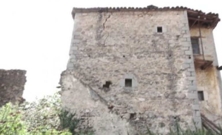 LËKUNDJET E FUQISHME SIZMIKE NË SHQIPËRI/ Shkatërrohet banesa e familjes në Bulqizë. Tërmeti i fundit…