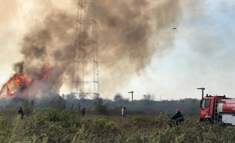 E FUNDIT/ Bie zjarr në Lezhë, rrezikohen DY biznese të zonës. Dyshohet se…