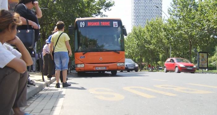 BILETË URBANI EDHE PËR FËMIJËT/ Gjobë ndaj atyre që nuk e respektojnë vendimin