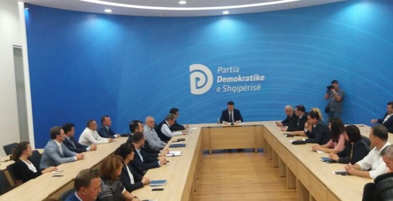 TAKIMI ME DEPUTETËT E PD-së/ Basha: Reforma në drejtësi e diskredituar, duhet të çlirojmë qeverisjen