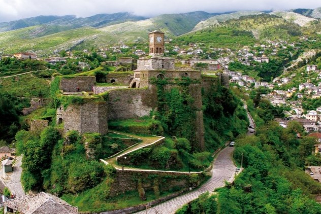 “CORRIERE DELLA SERRA”/ Berati, Gjirokastra dhe Prizreni ndër 20 qytetet për t’u vizituar në vjeshtë
