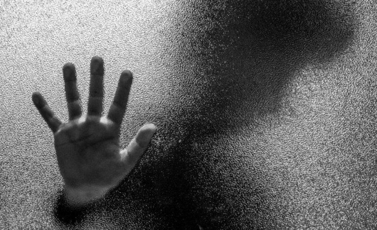 DRAMA NË FAMILJEN SHQIPTARE/ E ëma i besoi djalin në punë biznesmenit, 31 vjeçari e…