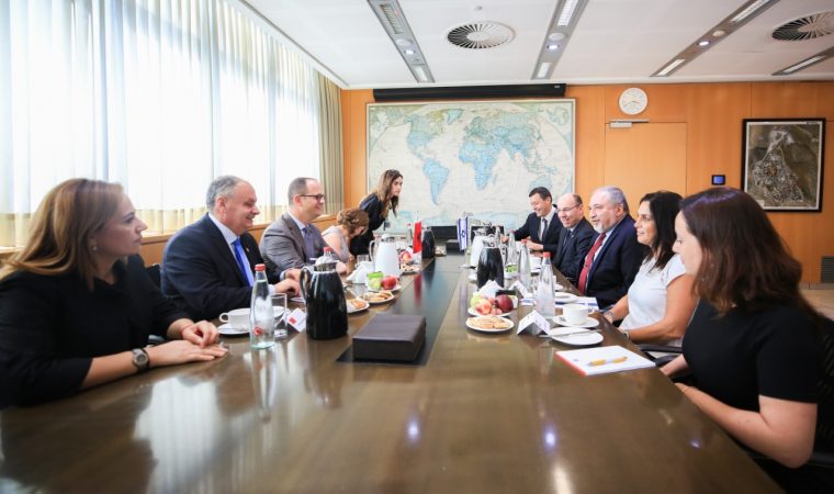 KONFERENCA E 18 NDËRKOMBËTARE/ Bushati: Lufta ndaj terrorizmit nuk është e lehtë, por s’ka rrugë tjetër