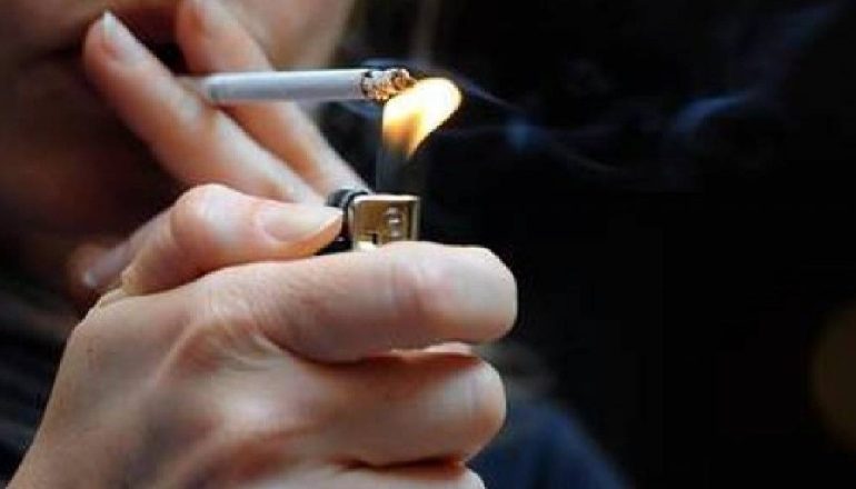 ÇMIMI I CIGAREVE/ Një australian që pi një paketë në ditë, për një muaj do të paguajë 100 dollarë më shumë