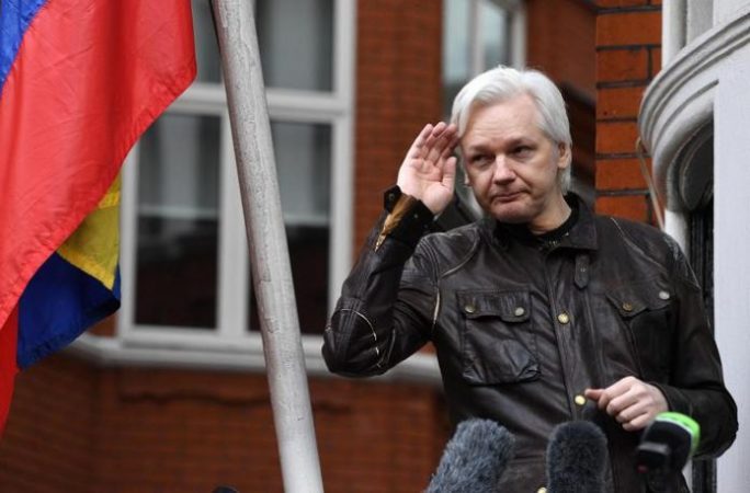 FENOMENI WikiLeaks / Assange heq dorë nga drejtim. Postin e tij e merr…