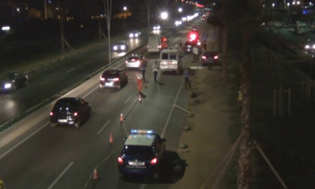 AKSIDENT I TREFISHTË NË AUTOSTRADË/ Makina kthehet përmbys pas PËRPLASJES me…