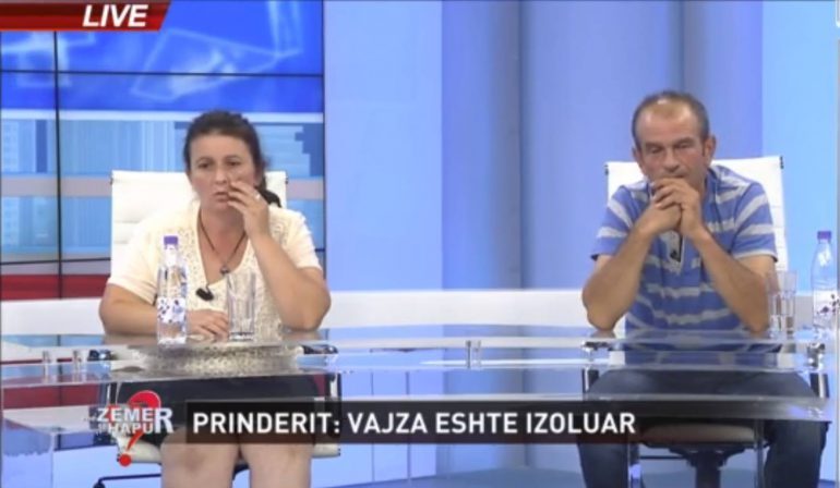 ABUZIMI ME TË MITURËN/ Mësuesin e denoncojnë live: Nuk është e para, djali më ka treguar se…