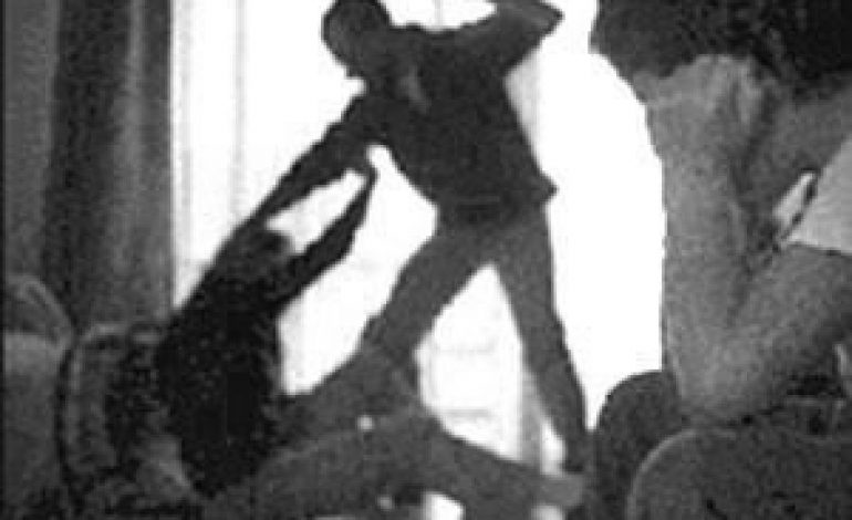 “ALO, POLICIA? BABI PO RREH MAMIN”/ Arrestohet 44 vjeçari, u DENONCUA nga i biri 13 vjeç (FOTO)