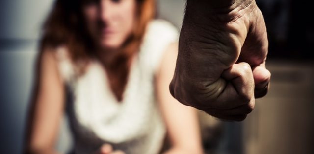 NDODH NË TIRANË/ Dhunonte RREGULLISHT gruan e tij. 37 vjeçari kap MAT nga policia