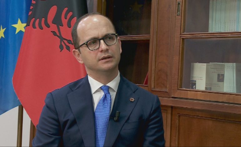 BANDA “BAJRI”/ Akuzat për lidhje me grupin kriminal. Reagon Bushati: E duan krimin për…