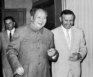 5 ARSYET QË SOLLËN FUNDIN E BASHKËPUNIMIT ME KINËN/ Më 1977 u rritën ndjeshëm pakënaqësitë ndaj Enver Hoxhës