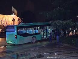 AKSIDENT I RËNDË NË TIRANË/ Autobusi PËRPLAS makinën ku ndodhej gruaja SHTATZËNË